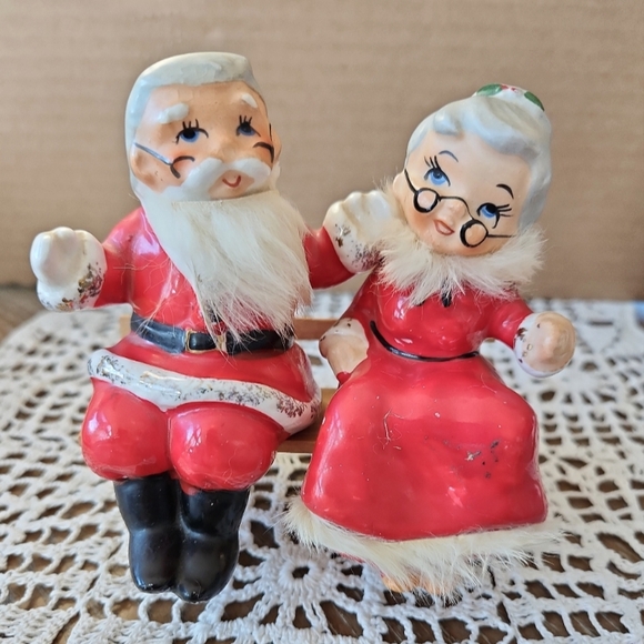 Vtg 1950's Santa & Mrs. Claus Salt & Pepper Shakers - Picture 12 of 12